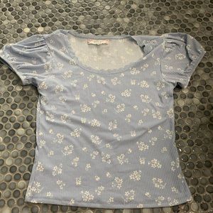 Blue floral lace trim top!